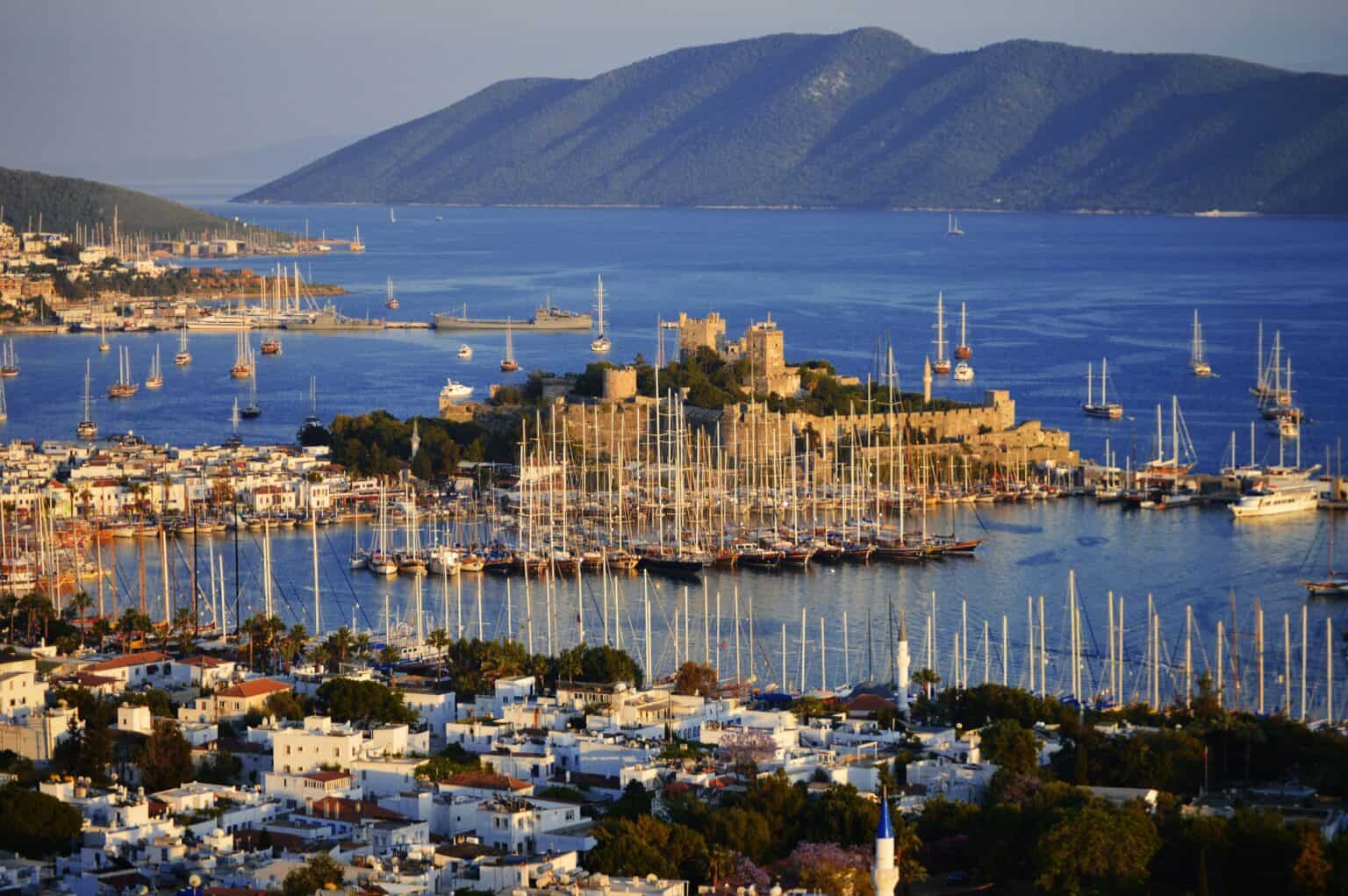 Yalıkavak Marina, resortlar ve yarımada villaları için Bodrum VIP transfer planlaması