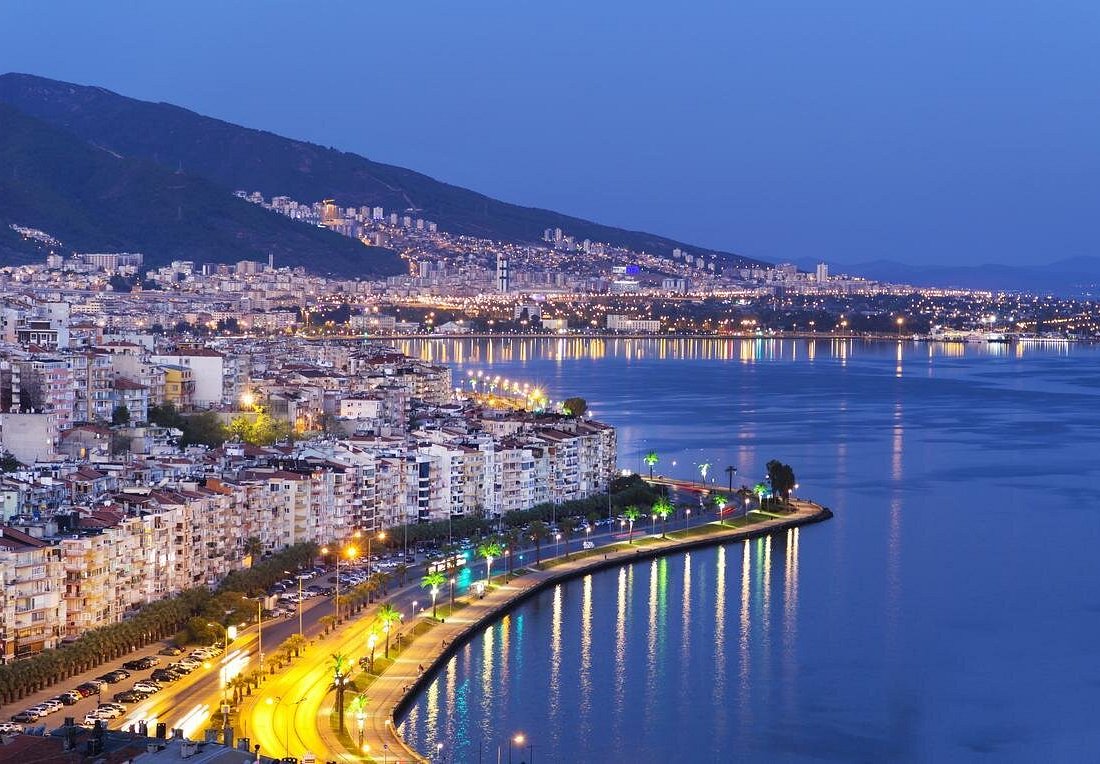 Çeşme, Alaçatı, Kuşadası ve şehir içi executive varışlar için İzmir havalimanı transfer rehberi