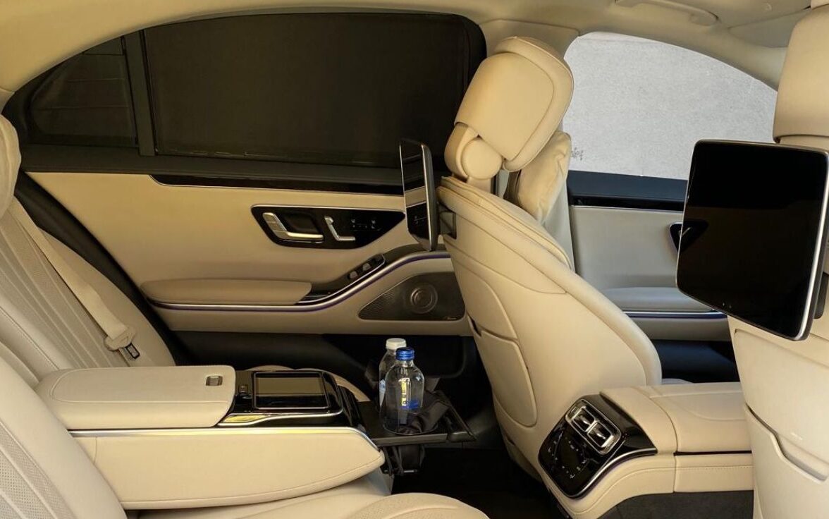 Sedan executive rear seating