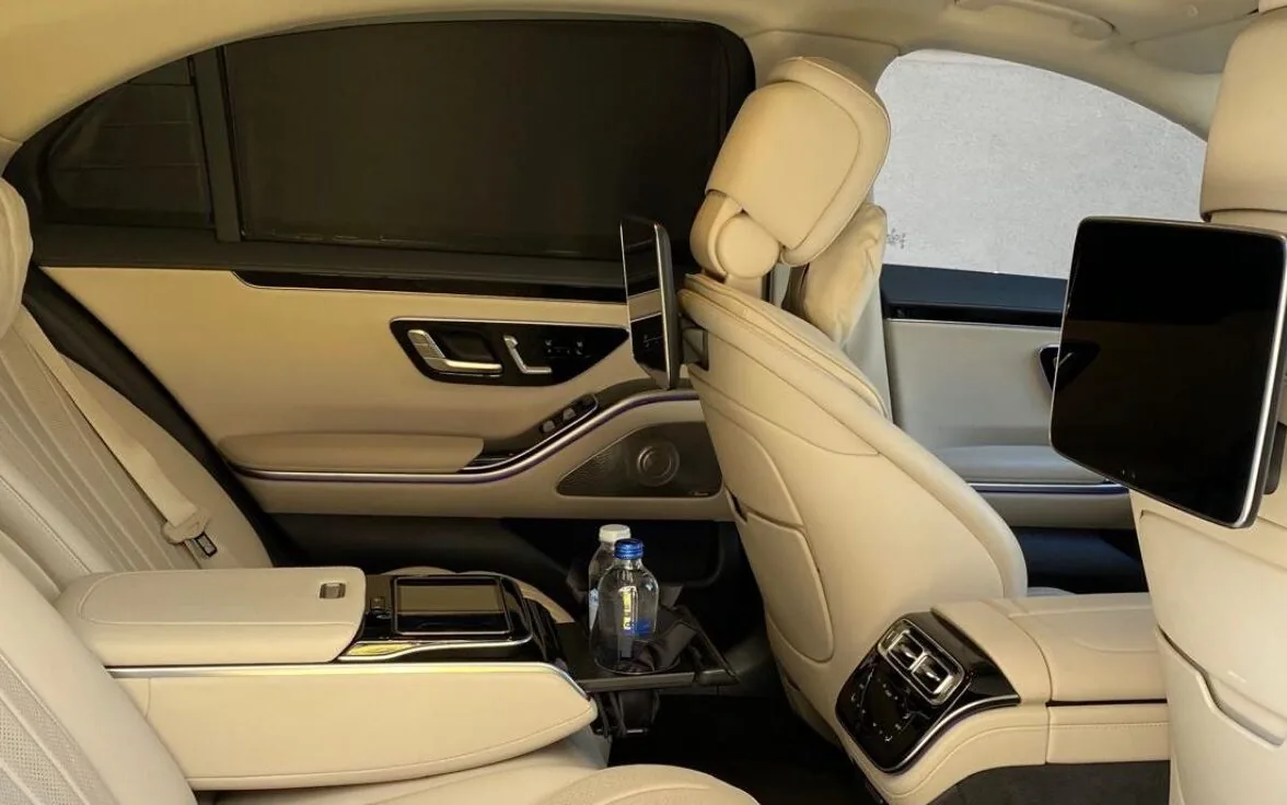 Sedan executive rear seating