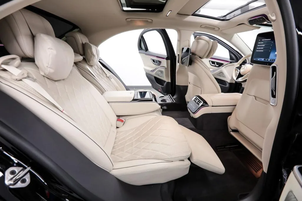 Sedan rear passenger suite